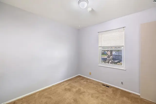 Photo of 43 Meadowlark Ln, Hutchinson, KS