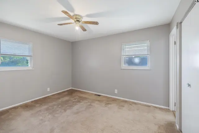 Photo of 43 Meadowlark Ln, Hutchinson, KS