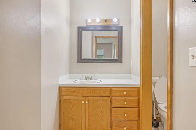 Photo of 43 Meadowlark Ln, Hutchinson, KS