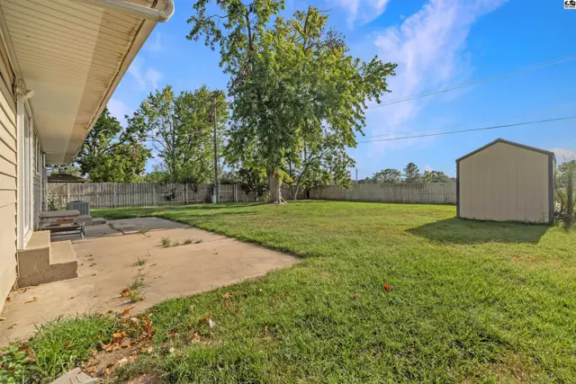Photo of 43 Meadowlark Ln, Hutchinson, KS