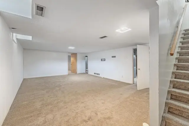 Photo of 43 Meadowlark Ln, Hutchinson, KS