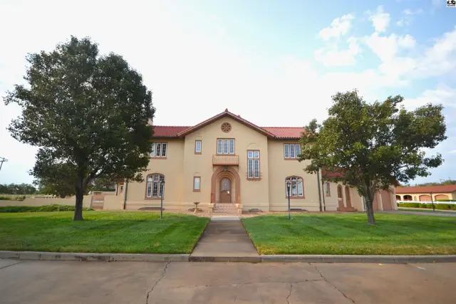 Photo of 1725 W 4th Ave, Hutchinson, KS