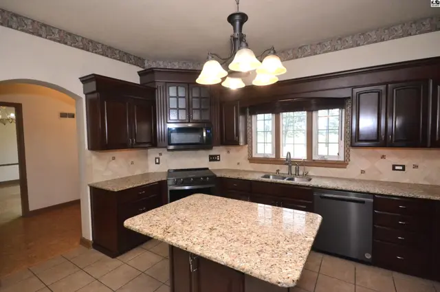 Photo of 1725 W 4th Ave, Hutchinson, KS