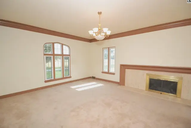 Photo of 1725 W 4th Ave, Hutchinson, KS