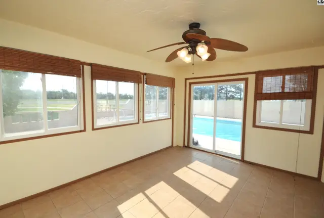 Photo of 1725 W 4th Ave, Hutchinson, KS