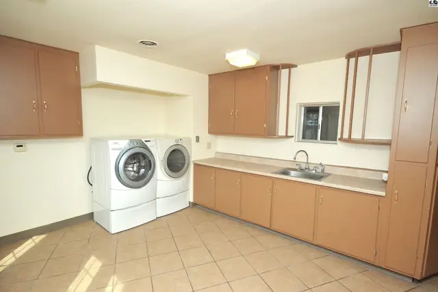 Photo of 1725 W 4th Ave, Hutchinson, KS
