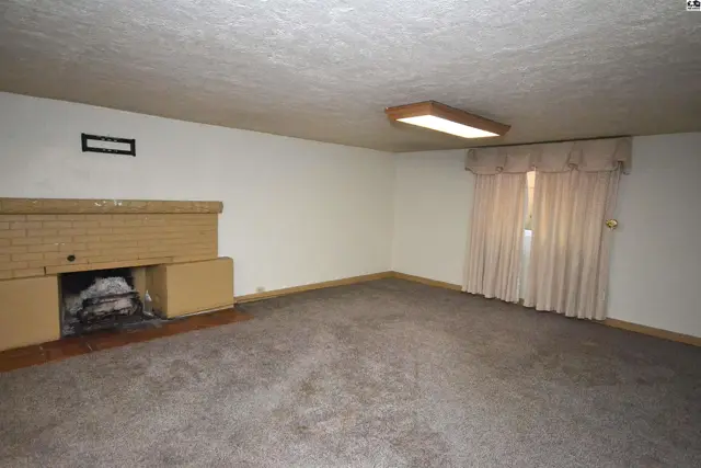 Photo of 1725 W 4th Ave, Hutchinson, KS