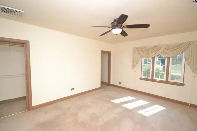 Photo of 1725 W 4th Ave, Hutchinson, KS