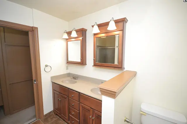 Photo of 1725 W 4th Ave, Hutchinson, KS