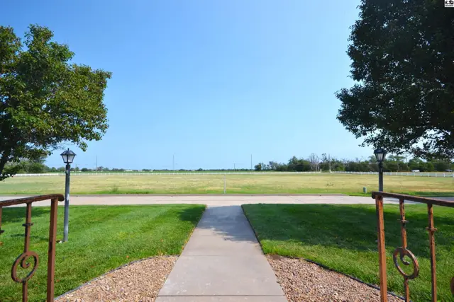 Photo of 1725 W 4th Ave, Hutchinson, KS