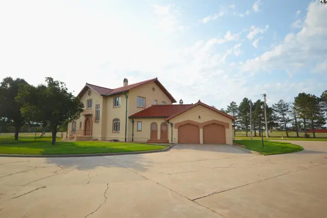 Photo of 1725 W 4th Ave, Hutchinson, KS