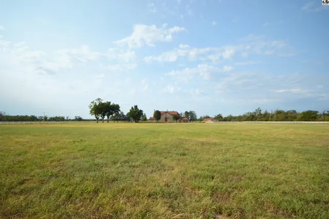Photo of 1725 W 4th Ave, Hutchinson, KS
