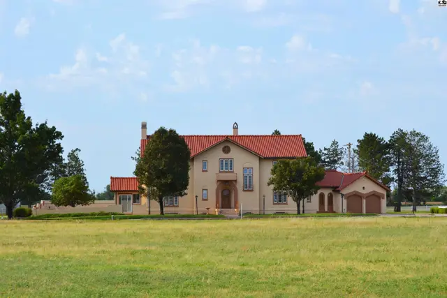 Photo of 1725 W 4th Ave, Hutchinson, KS