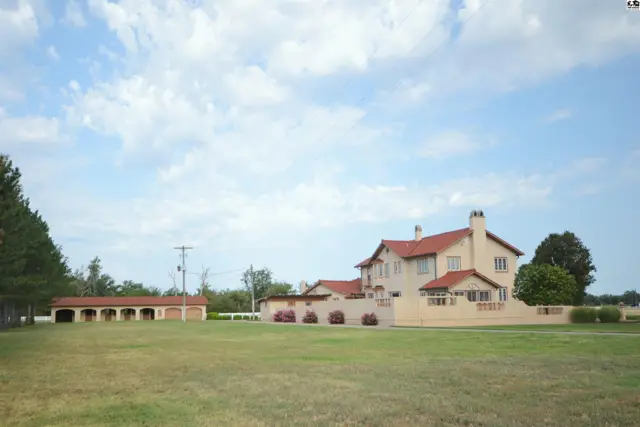 Photo of 1725 W 4th Ave, Hutchinson, KS