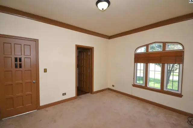 Photo of 1725 W 4th Ave, Hutchinson, KS