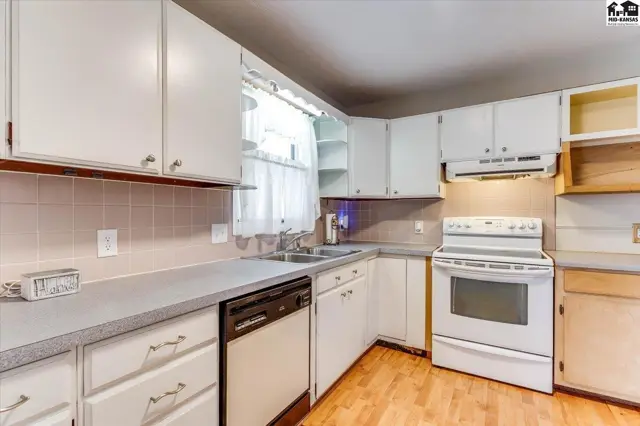 Photo of 1500 E 35th Ave, Hutchinson, KS