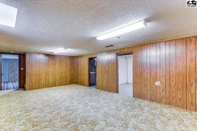 Photo of 1500 E 35th Ave, Hutchinson, KS