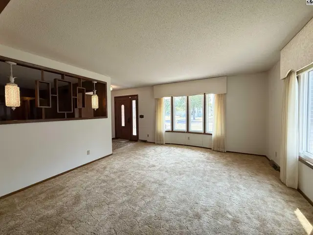 Photo of 705 S Douglas, Lyons, KS