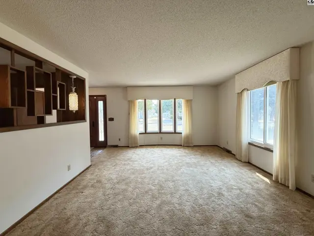 Photo of 705 S Douglas, Lyons, KS