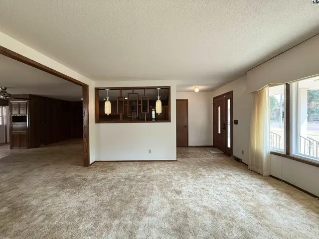 Photo of 705 S Douglas, Lyons, KS