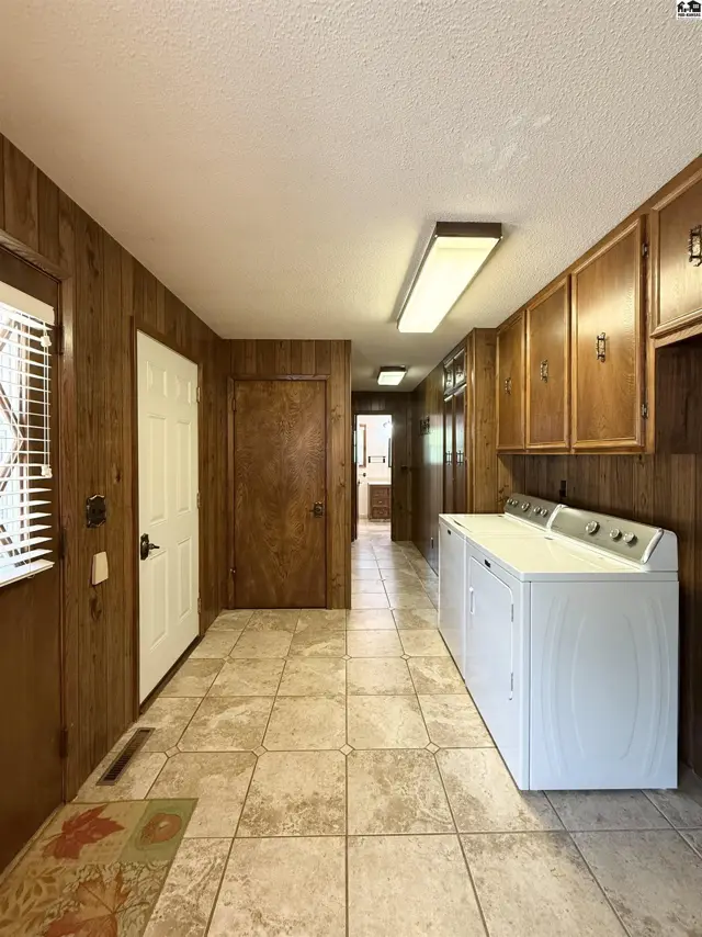 Photo of 705 S Douglas, Lyons, KS
