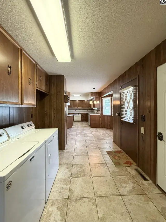 Photo of 705 S Douglas, Lyons, KS