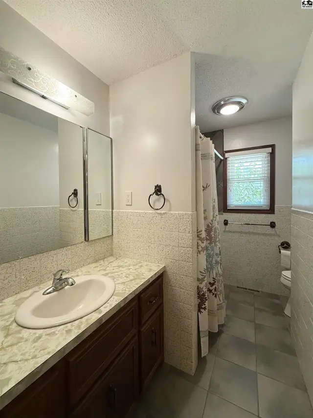 Photo of 705 S Douglas, Lyons, KS