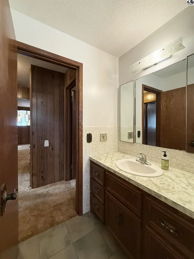 Photo of 705 S Douglas, Lyons, KS