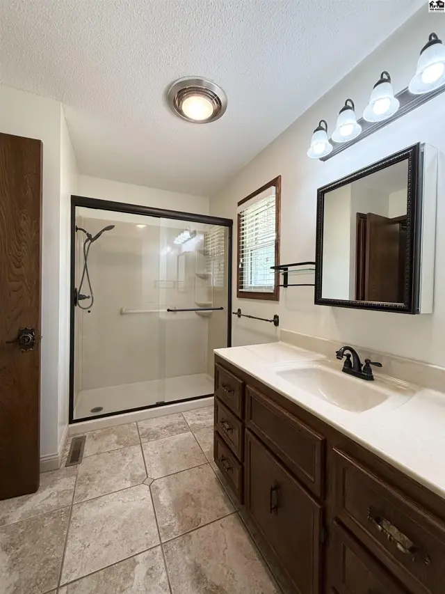 Photo of 705 S Douglas, Lyons, KS