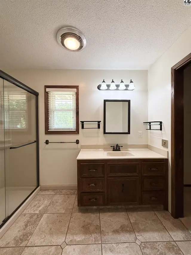 Photo of 705 S Douglas, Lyons, KS