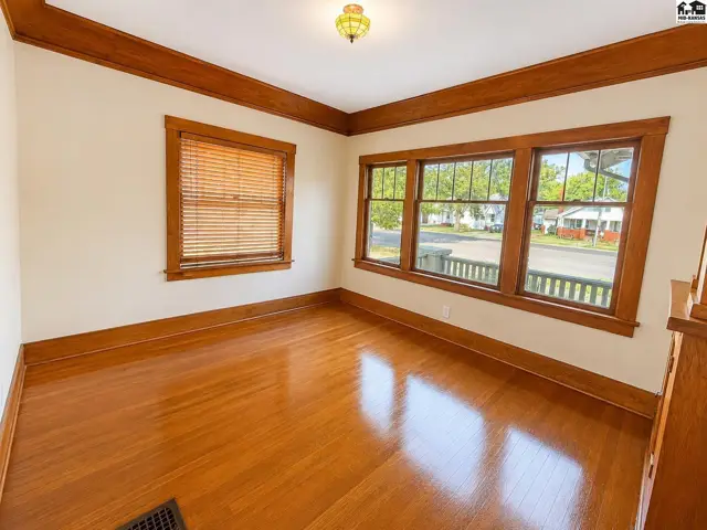 Photo of 1405 N Main St., Hutchinson, KS