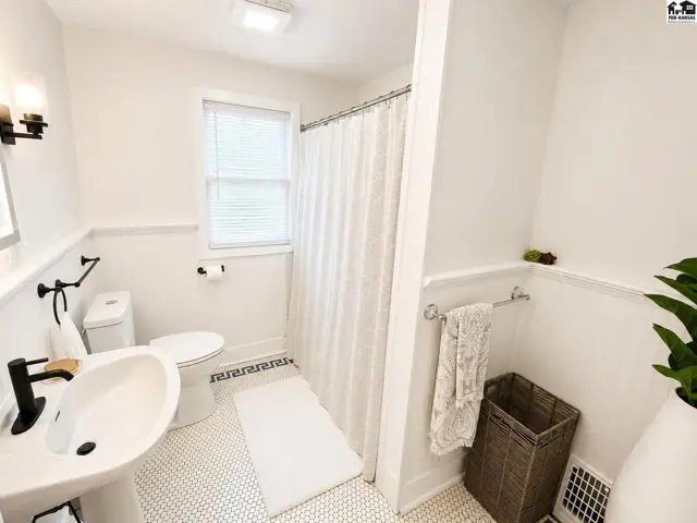 Photo of 1405 N Main St., Hutchinson, KS