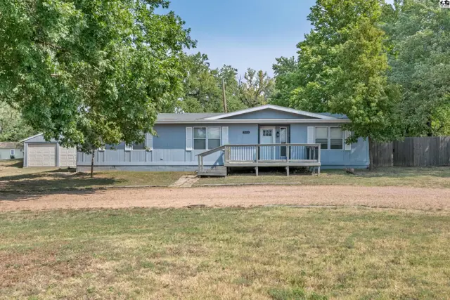 Photo of 300 Williamson Dr, Hutchinson, KS