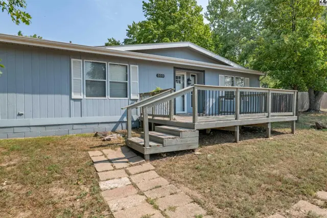 Photo of 300 Williamson Dr, Hutchinson, KS