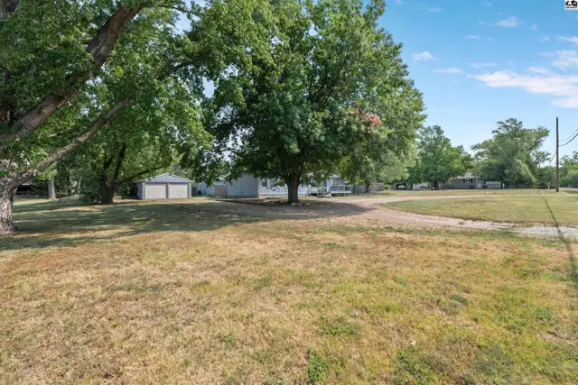 Photo of 300 Williamson Dr, Hutchinson, KS