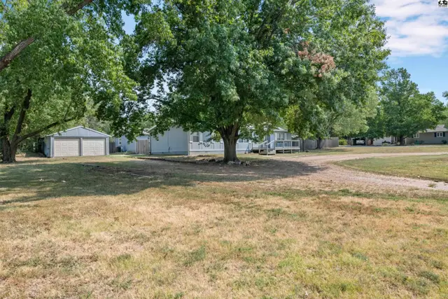Photo of 300 Williamson Dr, Hutchinson, KS