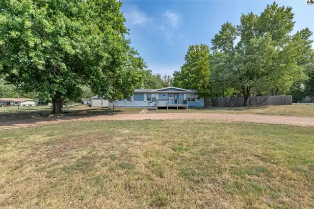 Photo of 300 Williamson Dr, Hutchinson, KS