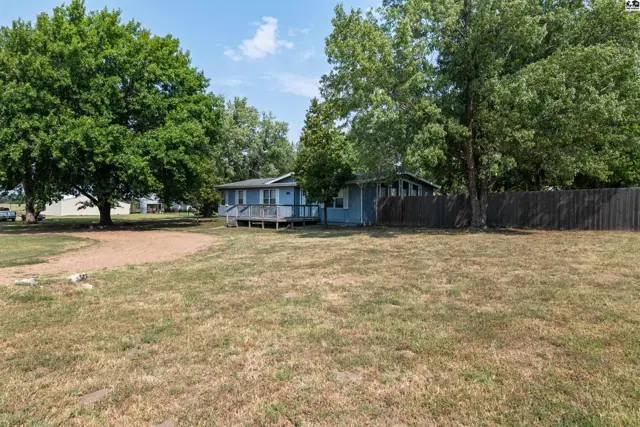 Photo of 300 Williamson Dr, Hutchinson, KS