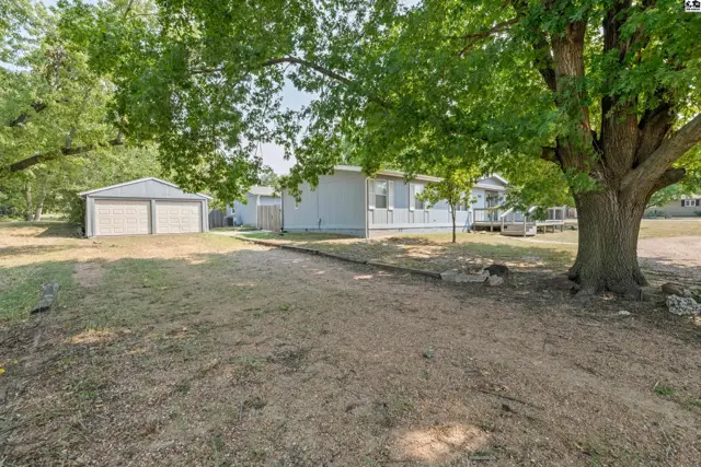 Photo of 300 Williamson Dr, Hutchinson, KS