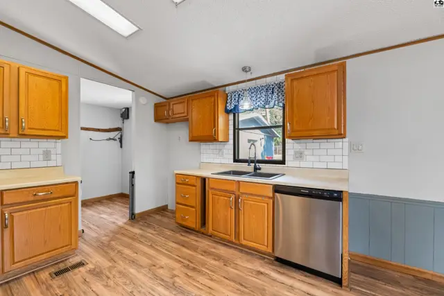 Photo of 300 Williamson Dr, Hutchinson, KS