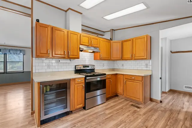 Photo of 300 Williamson Dr, Hutchinson, KS