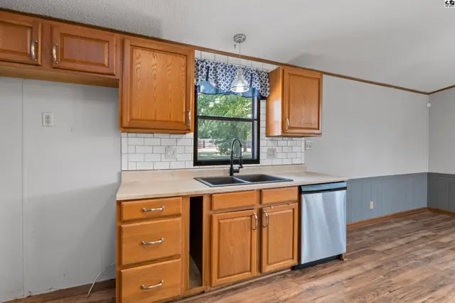 Photo of 300 Williamson Dr, Hutchinson, KS
