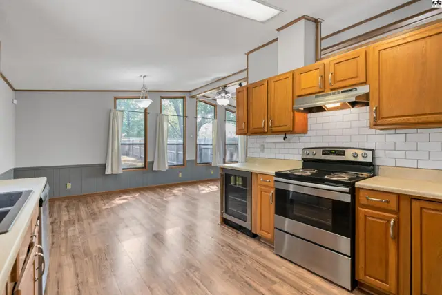 Photo of 300 Williamson Dr, Hutchinson, KS