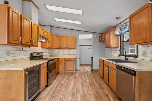 Photo of 300 Williamson Dr, Hutchinson, KS