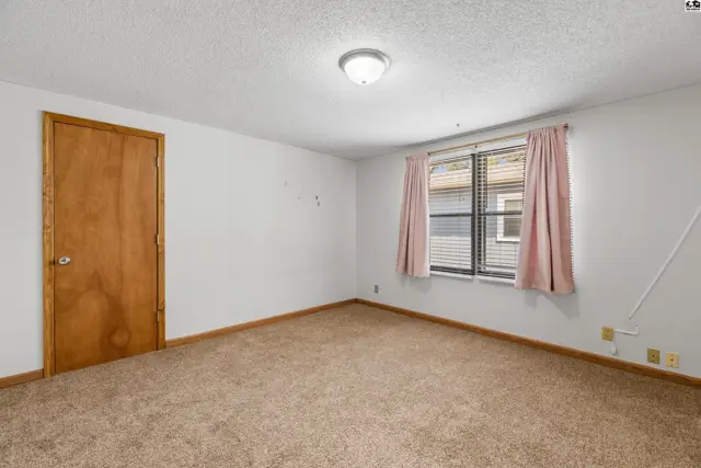 Photo of 300 Williamson Dr, Hutchinson, KS