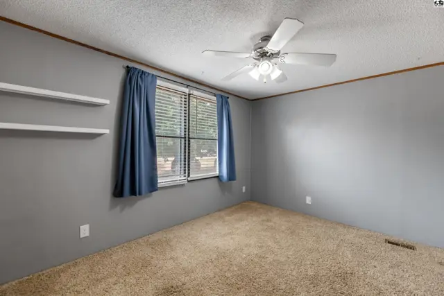 Photo of 300 Williamson Dr, Hutchinson, KS