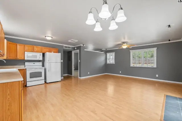 Photo of 300 Williamson Dr, Hutchinson, KS