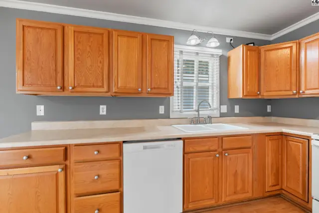 Photo of 300 Williamson Dr, Hutchinson, KS