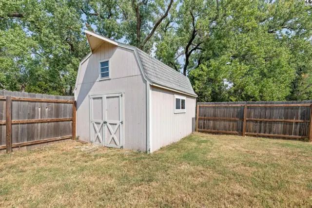 Photo of 300 Williamson Dr, Hutchinson, KS