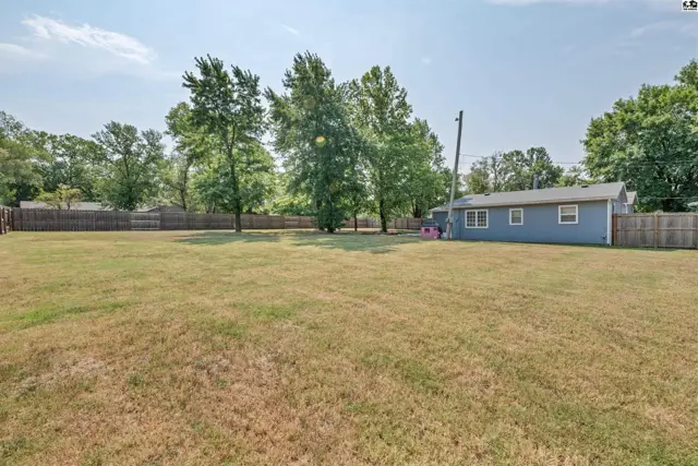 Photo of 300 Williamson Dr, Hutchinson, KS